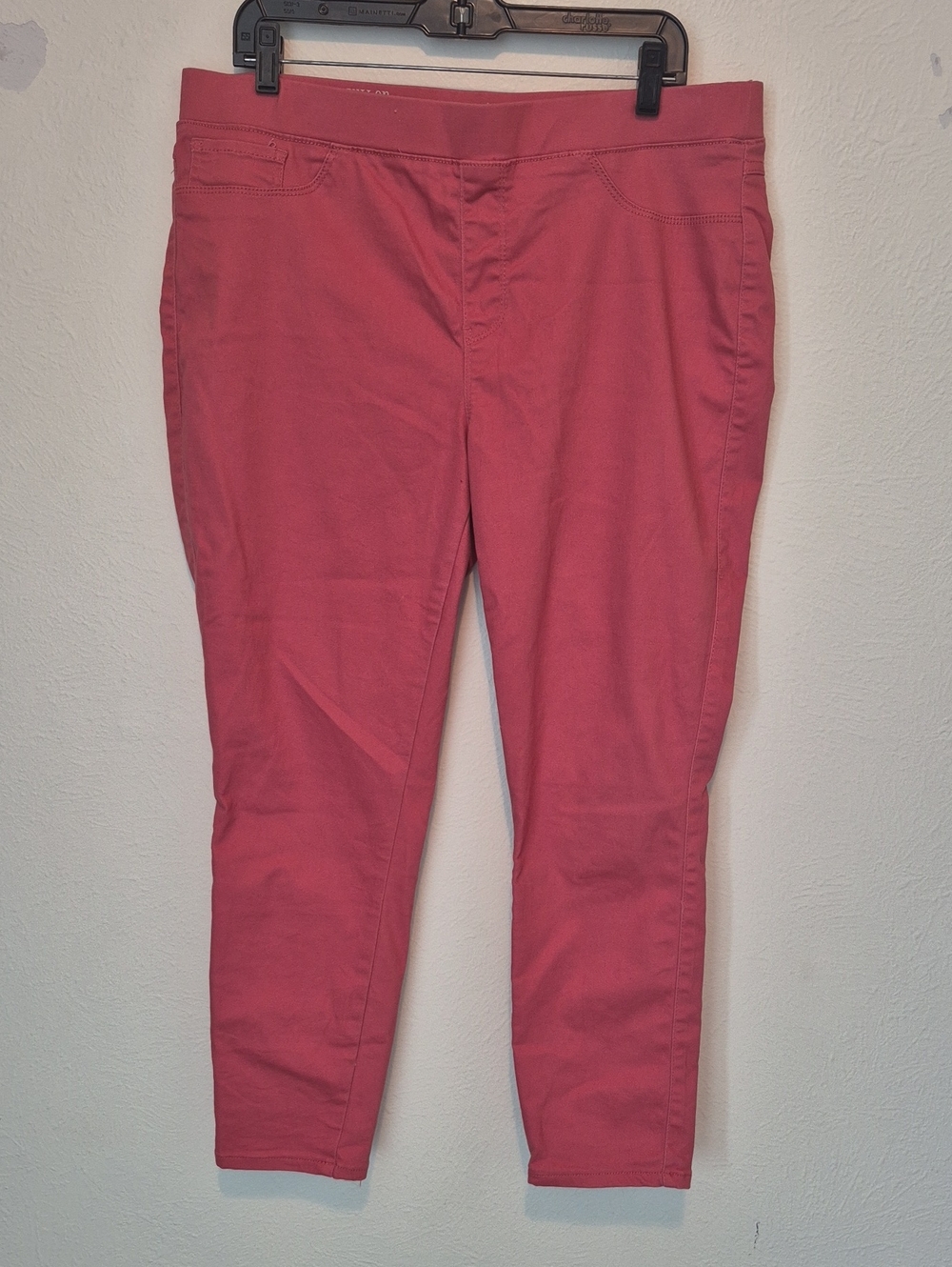 Cropped Stretch Jeans in Rose Pink